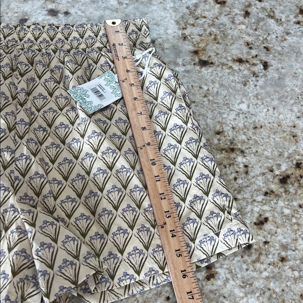 Adorable! NWT TUCKERNUCK’s Hyacinth House cotton 2 pocket elastic waist shorts - Picture 9 of 9